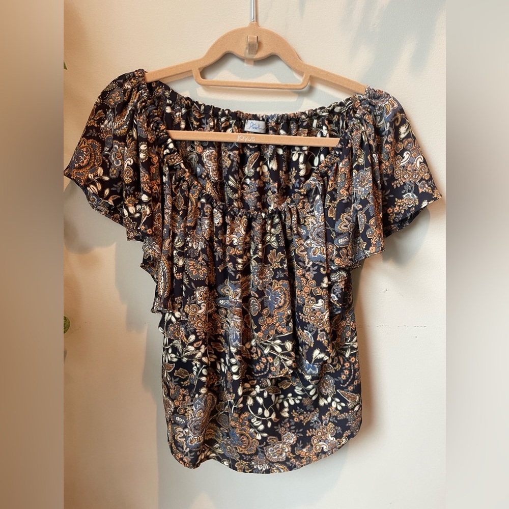 Abbeline top. Off the shoulder. Size small.